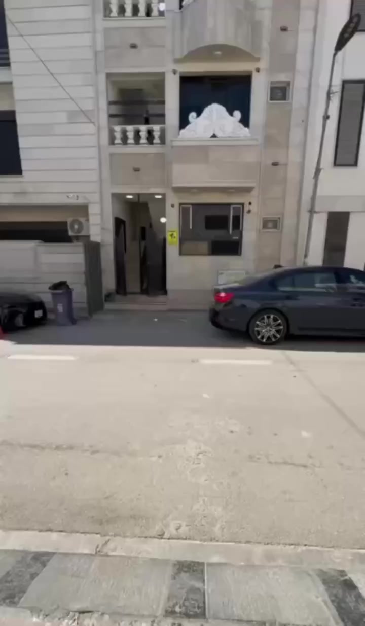 ️ #شقة_مؤثثة_للايجار

📍 الموقع: #الاميرات_شارع_أسواق_نجاة

♻️ المساحة: 48 متر

🏢 الطابق: الثالث

🏠 تحتوي على:
• صالة
• غرفة نوم
• مطبخ
• خدمات صحية
• الشقة مؤثثة بالكامل

👨‍💼 مناسبة لـ الموظفين والطلاب

⁉️ لمعرفة الايجار اكتب رقم 10 بالتعليقات .

✅الايجار شامل فواتير الماء والكهرباء وخدمات البناية

📍عنوان الشركة : حي الجامعة _ بداية شارع المركز 
 
📌للمعاينة والاستفسار : يرجى التواصل على الارقام التالية☎️
***********
***********

🌐للمزيد من العروض لطفاً الاشتراك في :
قناة Telegram 👇🏼
https://t.me/Ajarty
قناة WhatsApp👇🏻📱
https://whatsapp.com/channel/0029VaDf8d14yltRzy5EwZ15 ,
