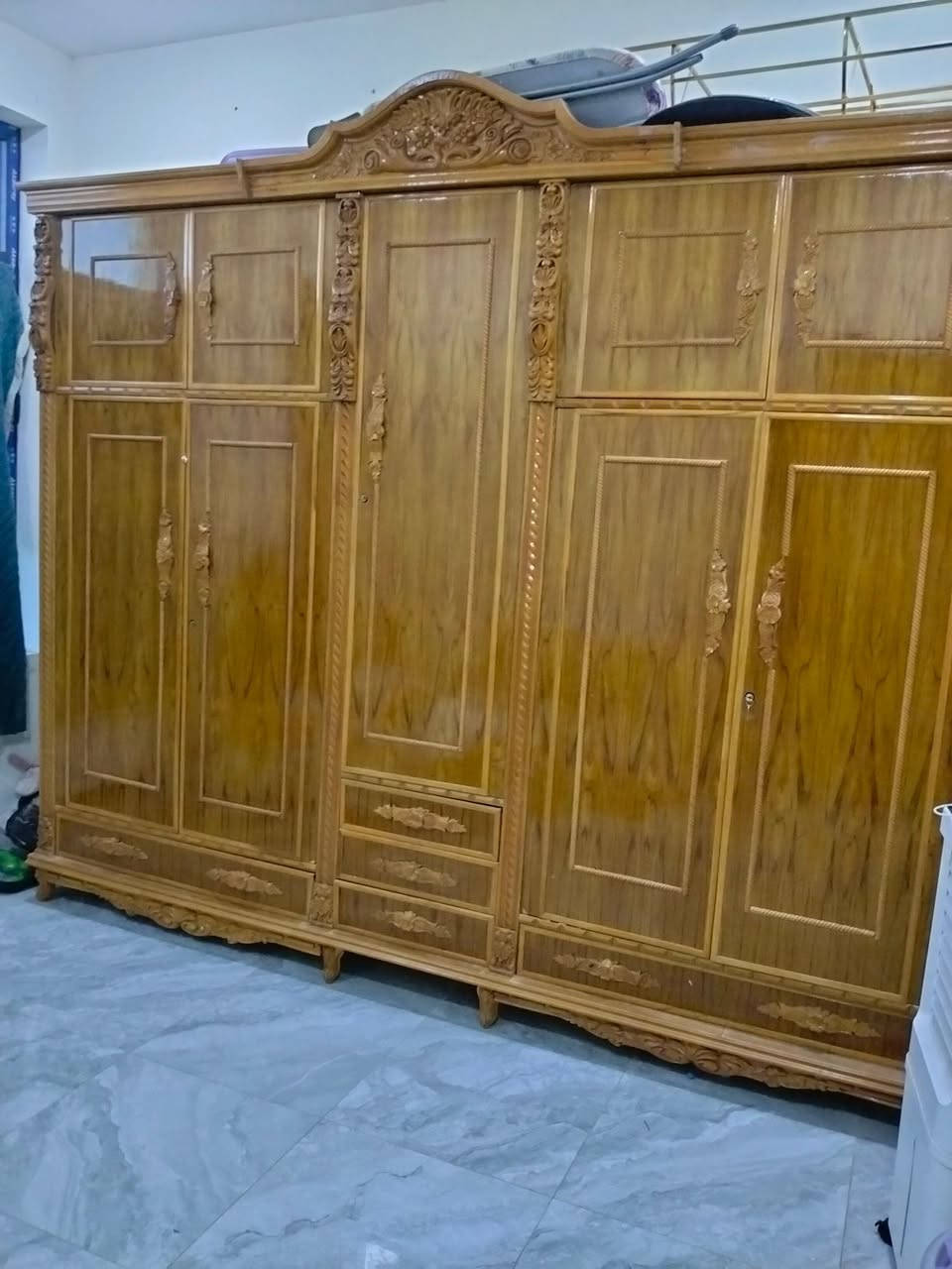 مرحبا غراض بيت للبيع مستعجلين عليهم مكان بغداد مدينة الصدر اليريد توصيل موجود شراي يتفضل خاص او واتساب صاحب لأغراض رقمه ***********
