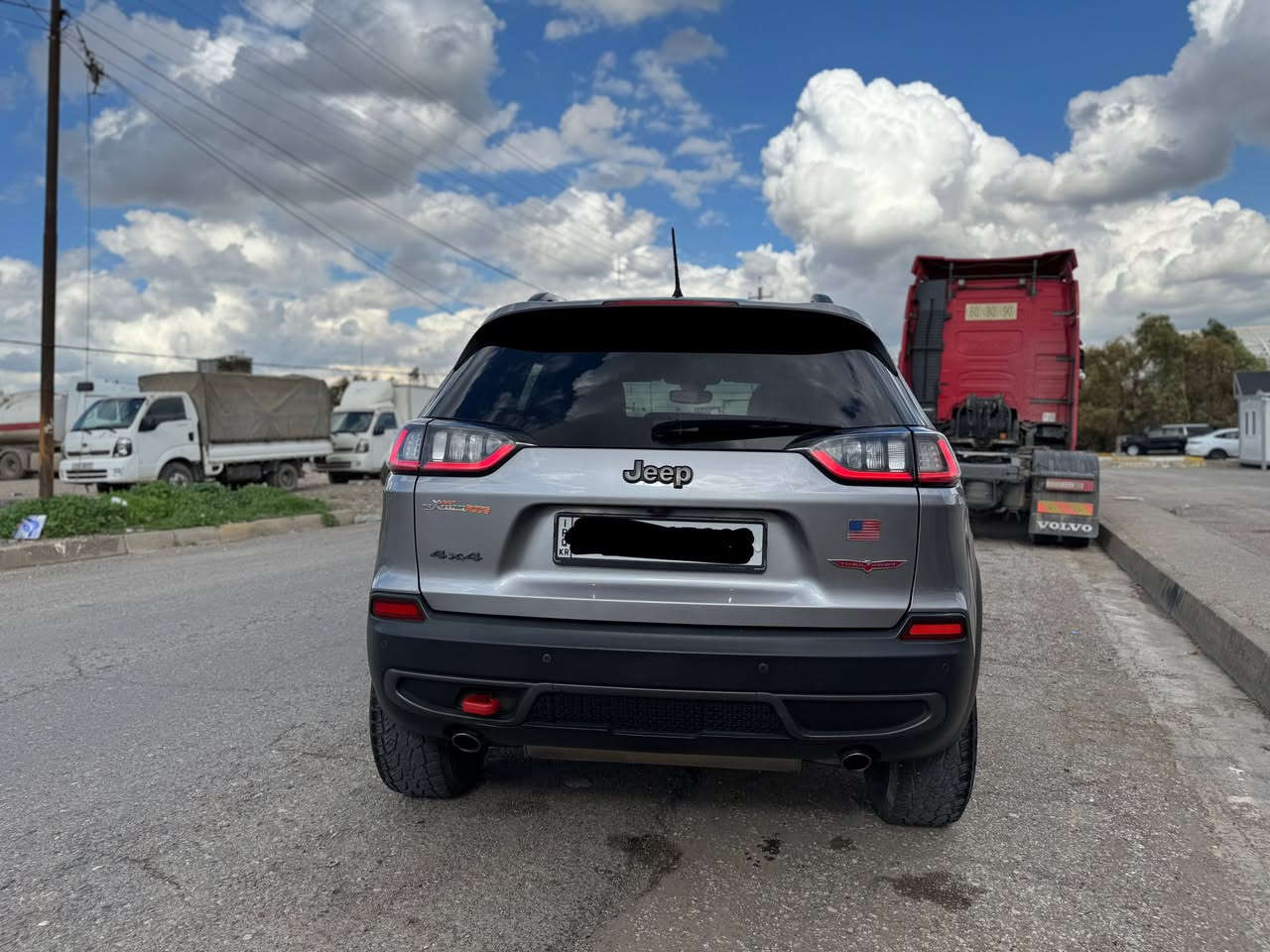 Jeep cherokee trail hawk 2019
فول مواصفات 
6 سلندر 3.200
4*4 فور ويل نضام 5 مود
بةسمة شةغال 
شاشة كبير حاسة كاميرا 
رادار
لايتات زينون 
ماشى 60,000 
كوشنات كارةباى جلد 
جاملغ بابين تبديل بيلادى نفس لون
بدون ارباگ بدون دواخل شرط فحس
محرك گير ما مفتوح كل شرط سيارة جاهز
عنوان اربيل
سعر 149
***********
