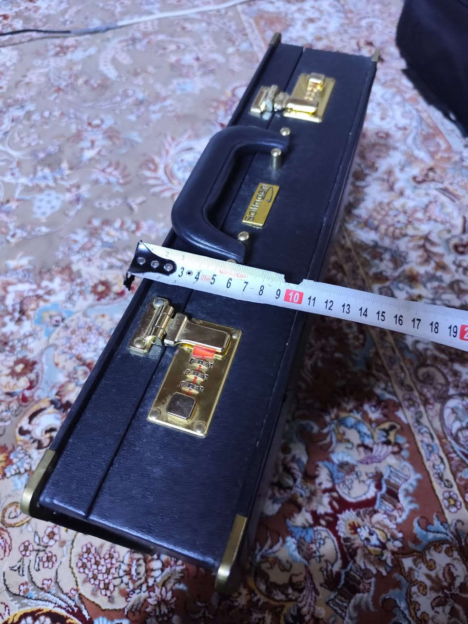 باله اوربي جديد غير مستعمله
ارتقِ بمهنيتك مع حقيبة العمل الجلدية الكلاسيكية ، حقيبة أعمال (Briefcase) من علامة Solingen، مزودة بقفل أرقام مدمج مصممه لرجال الاعمال .قياسات (33x45x10) مصنوعة من جلد صناعي متين عالي الجودة . الحقيبة مبطنة لمزيد من الحماية وتفتح بأمان بارقام سريه ، مما يضمن سلامة متعلقاتك. السعر ٥٠ الف


**إذا كنت صاحب هذا الإعلان وتريد حذفه لأي سبب، رجاءا أرسل رسالة إلى الدعم الفني**