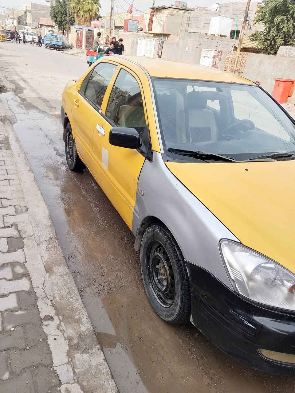 السلام عليكم
لانسر موديل 2007رقم ميسان  بسمي كير اوتماتيك تخم تاير جديد صدر نضيف سياره شغاله تبريد يشتغل  سنويه صاقطه مكاني بغداد 
سعره 45 ورقه 
رقم الهاتف ‏‪***********‬‏
