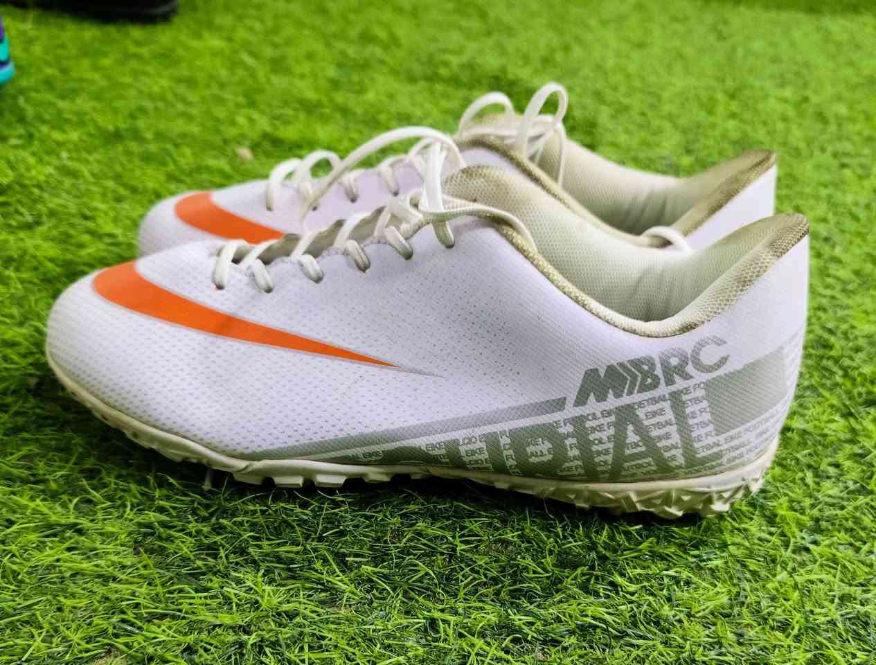 باله أصلي قياس 40-41


**إذا كنت صاحب هذا الإعلان وتريد حذفه لأي سبب، رجاءا أرسل رسالة إلى الدعم الفني**