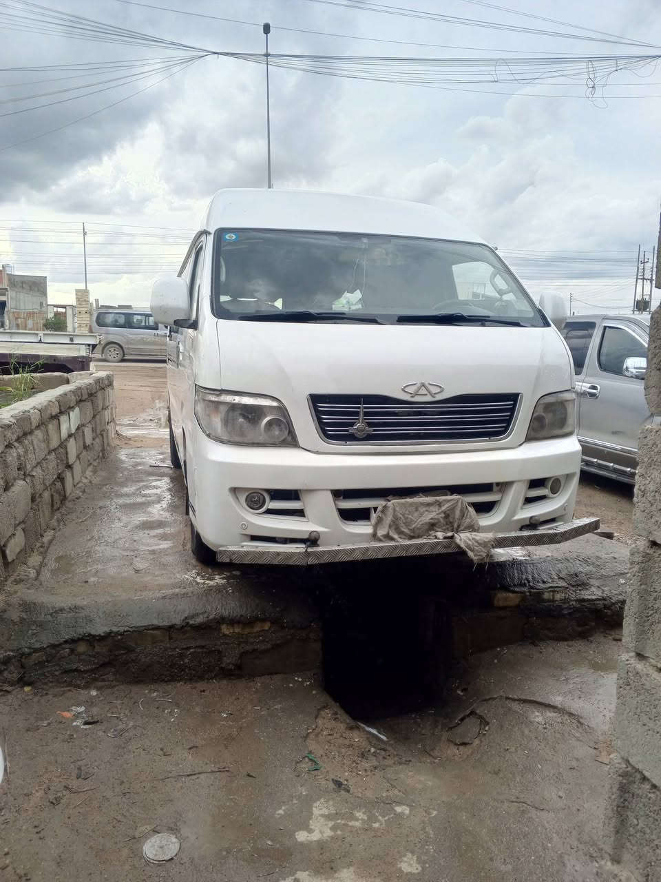 شيري للبيع ٢٠١٢ محرك كرنفال مكفولة من الضربه مرشوشه جماليه رقم انكليزي وباسمي مكاني البصرة رقم الهاتف ***********
