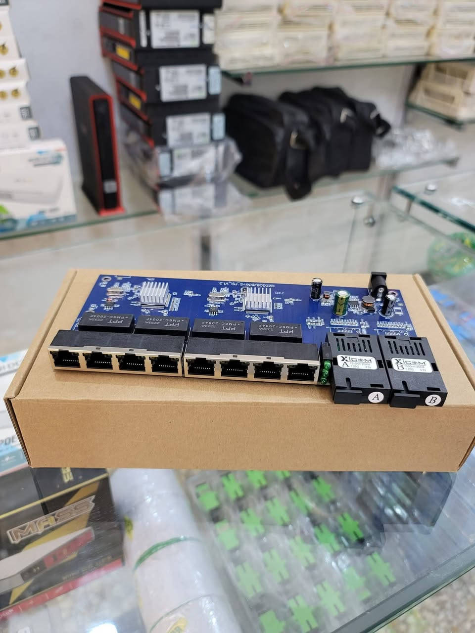 يعلن #مكتب { #المهندس } عن وصول #ميديا_كنفيرتر
فايبر A/B

8 بورت 1G بور من اليوزر
XC-2G8E-BPOE

 Gigabit 2F8E Reverse POE Media converter 20KM
 

🔴توجد اسعار خاصة للشركات والمكتب 🛒🛒

📌 عنوان / بغداد شارع الصناعة مجمع المياحي / مجاور مجمع التميمي📌

للإستفسار الاتصال واتساب 📞***********☎️
                                       📞***********☎️
✈🚕يوجد توصيل لجميع المحافظات 📦
