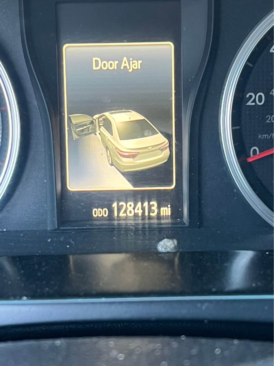 كامري se 2016
سعر  : 115 و مجال 
المحرك : 4 سلندر 2.5 L
عدد الممشة :  128 ميل
حزام صبغ
الايربكات : دكمه فقط
الشاصي و الدواخل : بدون شاصي و دواخل
رقم الشاصي : 4T1BF1FK2GU136182
تحويل او وكالة : موجود
عنوان : دهوك 
تبديل : موجود 
قسط : غير موحود 
رقم الهاتف :*********** دهوك, العراق
