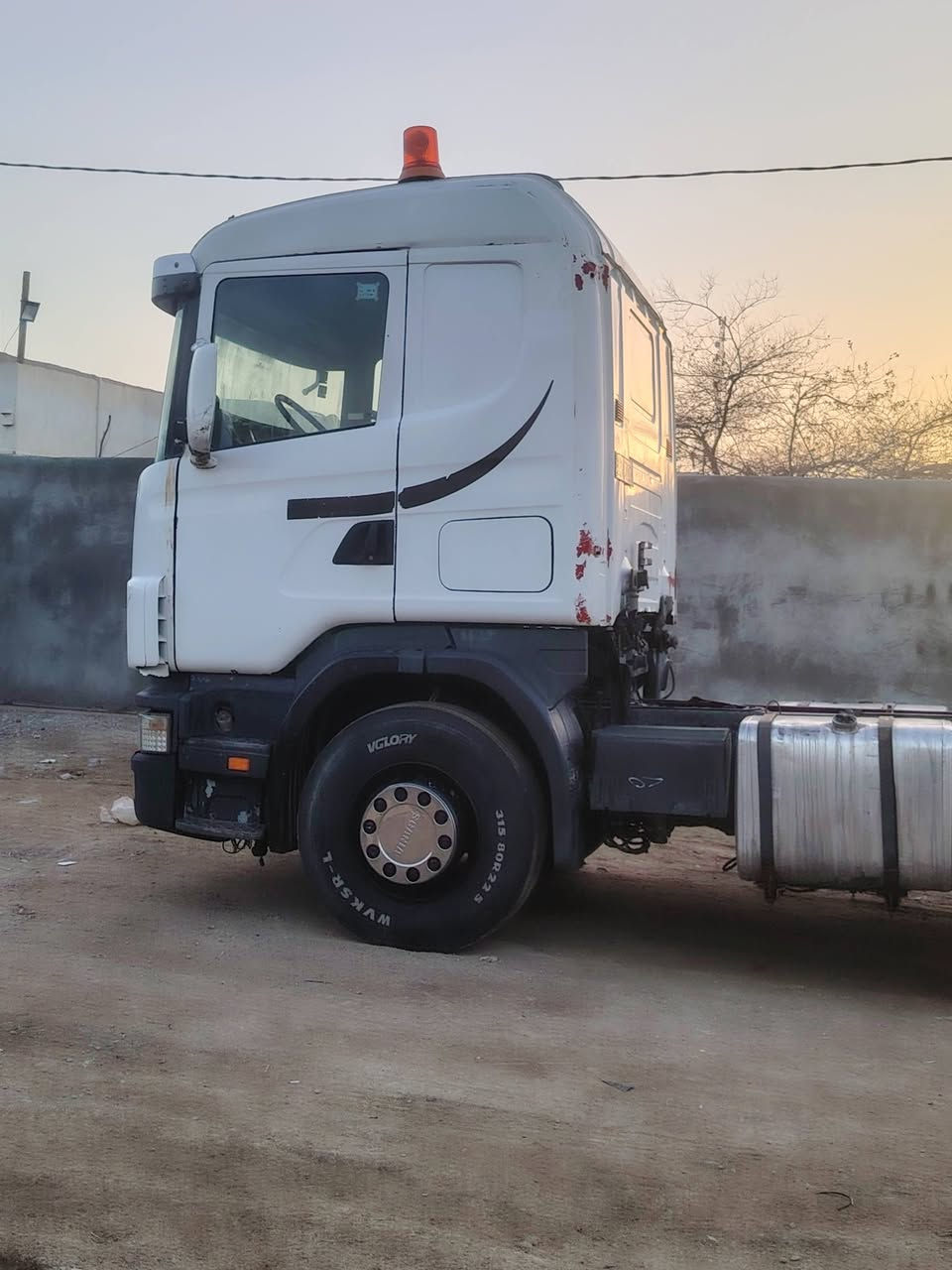 سلام عليكم سكانيه الفينيه للبيع رقم انكليزي جديد مكينه سته انجكتر كير 900 شاصي غير مكفول مكان بصراه دير سعر 150 وبيه مجال لشراي رقم ***********
