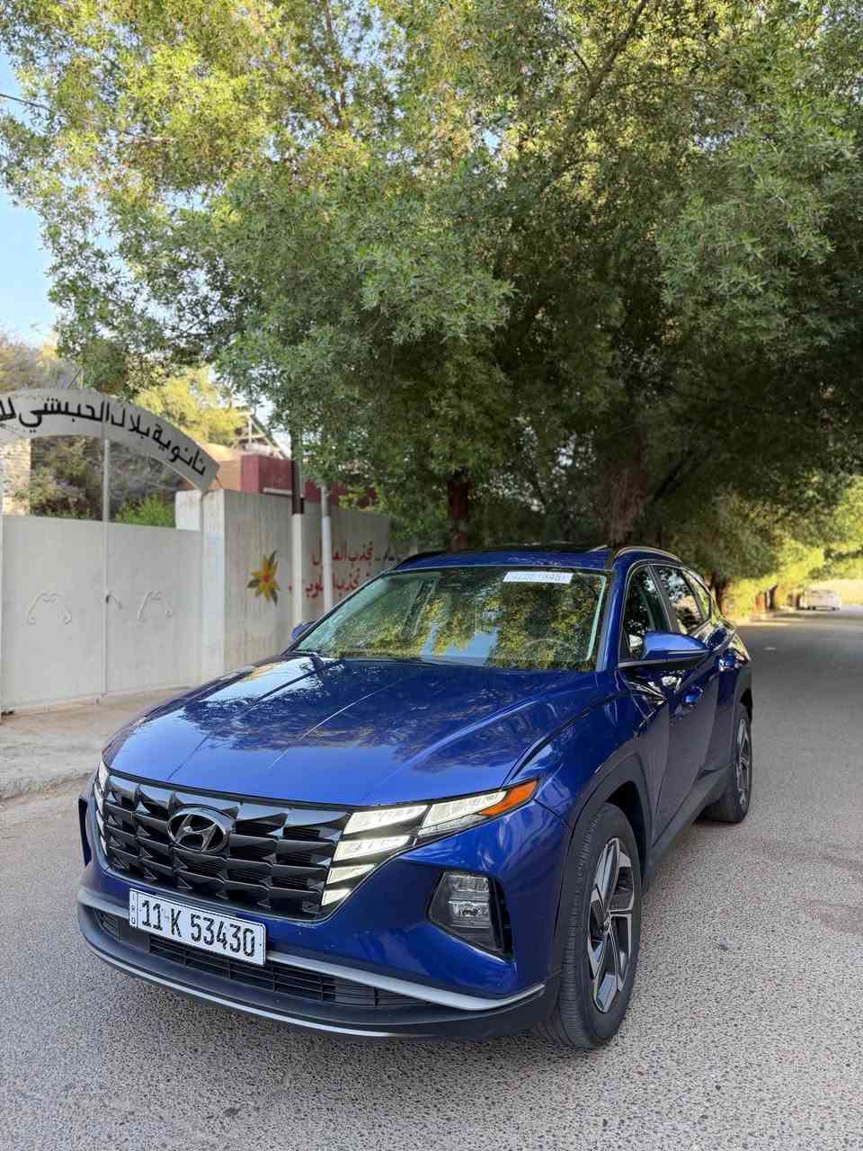 السلام عليكم 

🔵النوع :- هونداي توسان 
🔵الموديل :- 2023 
🔵الفئه :- لمتد فول موصفات 
🔵الحاله :- جديده جدا 
🔵نوع الدخول :- وارد امريكي 
🔵المسافه المقطوعه :-33mi 
🔵الرقم :- بغداد الدولي باسمي 

🔵مواصفات السياره :-limited 
 بصمه تشغيل + بصمه ابواب 
فتحه سقف (سلايت روف ) 
كشنات جلد + كهرباء 
تدفئه كشنات + تدفئه سيرن 
شاشه ديجتال كبيره + كاميرا دواره 
كيلو متر شاشه الكترونيه 
رادار امامي + خلفي + جانبي 
توقف ذاتي 
اوتو هولد Auto Hold 
هاند بريك بصمه 
واير لس شاحن 
تشغيل عن بعد 
وباقي المواصفات الاعتياديه لمعروفه 

🔵الحادث :- ربع بنيد وجاملغ ايسر فقط بدووووون دواخل وصور الحادث موجوده والسونار ايضا موجود 

🔵السعر 185 ورقه وبيها مجال بسيط 

🔵للاستفسار :- مكان السياره بغداد الصليخ *********** بغداد, العراق
