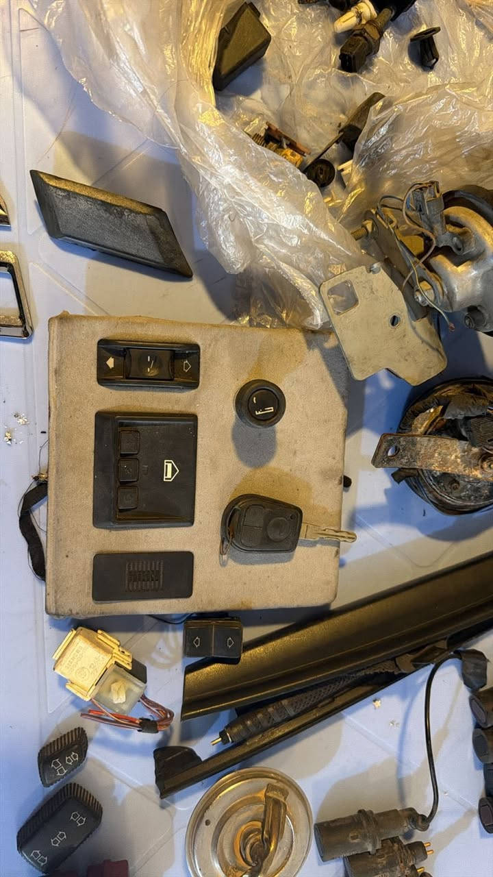 السلام عليكم غراض مال حاويه كلهن ب١٠٠ الف شلع الي تفيده مكاني بغداد ***********
