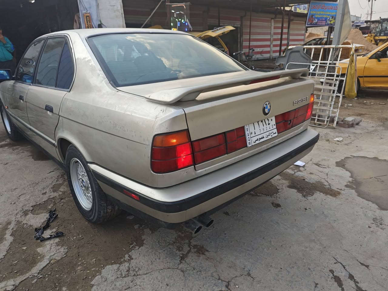 السلام عليكم 🧿
للبيعBMW 535i 
السياره بلاديه بمعنى الكلمه 
مكينه6سلندر
كيرومحرك مكفولات💎
موديل1995🚸
تحويل ثانيوم 🪩 
بدون ظربه اوخياس نهائيا
بجم عريض مري تفزيوني
غرفه جلد ميكانيك نضيفه
سلايت روف
 4 جامات كهرباء⚠️
حداديه اماميه خلفيه جديده
كهربائيات بلاد بدون جطلات
 السياره مابيه كلوب طافي كلهه شغاله
كلج مروحه راديتر حاضن جدد
ادامه كامله للمحرك من البلكات للفيتبم كله جديد 
منضومت البانزين 100‎%‎
 تخم تاير جديد باتري جديد
السياره جاهزه بدون مصرف
مكاني بغداد
السعر ٥٠$💸
***********☎️
