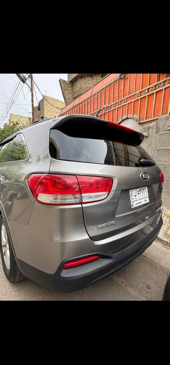 للبيع سورنتو 2017 وارد أمريكي 
السياره ماشيه : 100 ميل 
محرك : 6 سلندر  جي دي اي 

مواصفات السيارة : 
1- مثبت سرعة  
2- مانع انزلاق 
3- ABS
4- شاشه 
5- كامرة خلفية
6- تحكمات ستيرن 
7- إشارات مري جانبية 
8- سبعة راكب 
9- قطعتين تبريد 

حالة السيارة : نظيفة ما بيهه اي نقص

ضرر السيارة : جاملغ و بنيد راجعات على البارد و صبغ قطعتين  جاملغ و البنيد على كد شبر 

سعر السيارة : $174 و قابل للتفاوض 

للإستفسار : ***********
