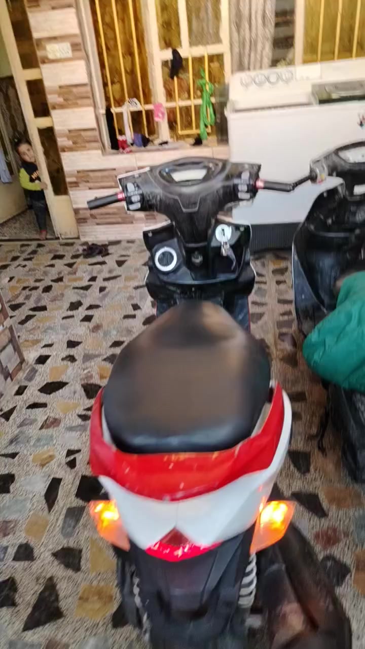 السلام عليكم جي تي آر   للبيع دراجه جديده حلوه برغي مامفتوح بيهه كلهه شغاله السعر 850 وبيهه مجال مكاني مدينه الصدر ***********
