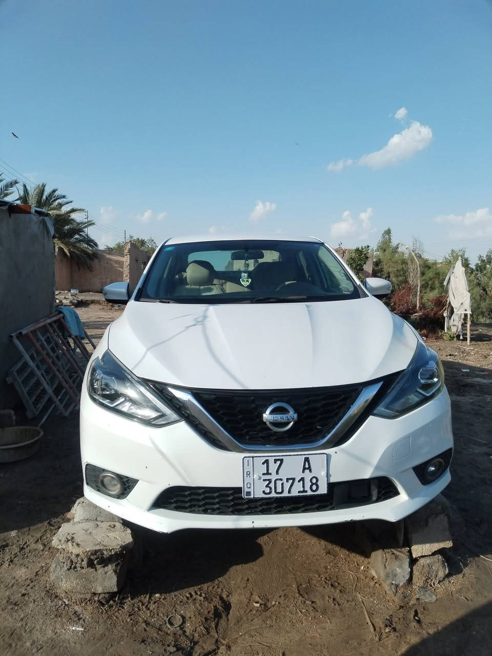 نيسان سنترا 2019
وارد أمريكي فول مواصفات
بصمه لون ابيض صدفي مميز 
تحكم ستيرن
مثبت سرعه
كامره خلفيه
تخم تاير جديد
تبريد
تدفئه
سنويه جديده ل2031 
وبعد هواي مواصفات
السعر 125
للاستفسار واتساب ***********
