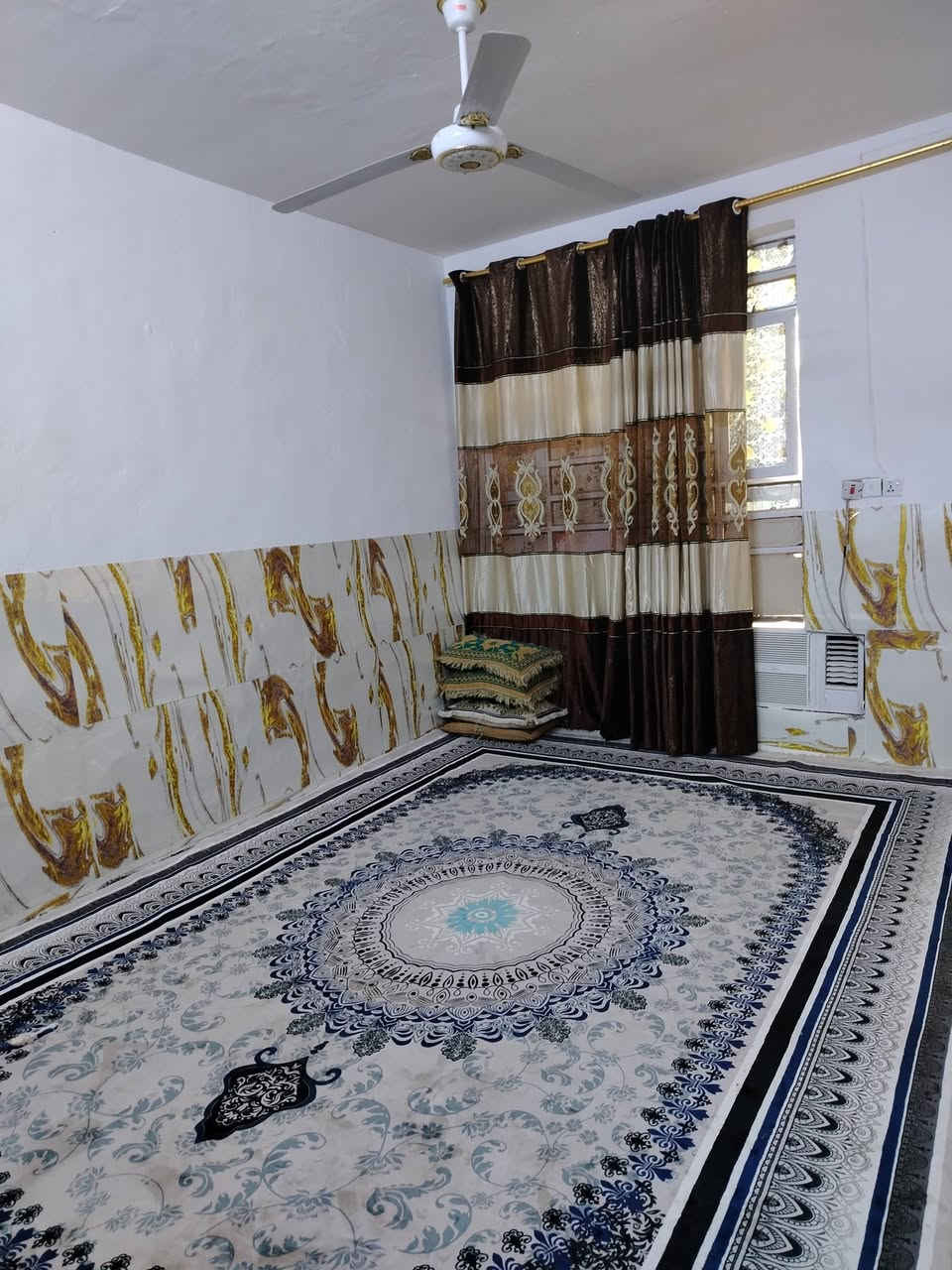 سلام عليكم بيت لبيع جديد بناء درجه اولا بناء بلوك لبيت مساحه 150متر لعنوان حي لبتول الزراعي شارع بيت دايش رقم ***********
