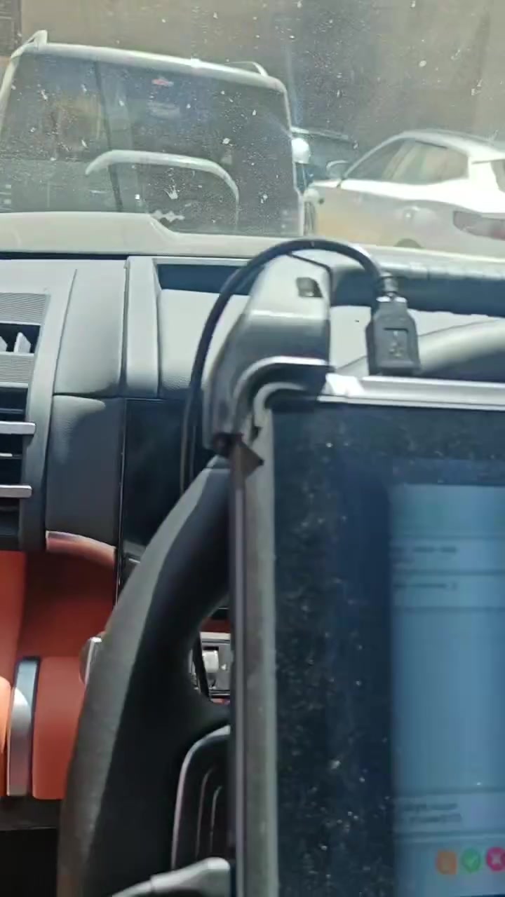 الليوبارد شغلها الصح بس يمي لان شغلها الكامل ياخذ 4 ساعات بين تحديث عقول وشاشه OTA وبرامج *********** #تحديث_سيارات #سيارات #Byd #متابعة #اكسبلور #متابعة #بغداد
