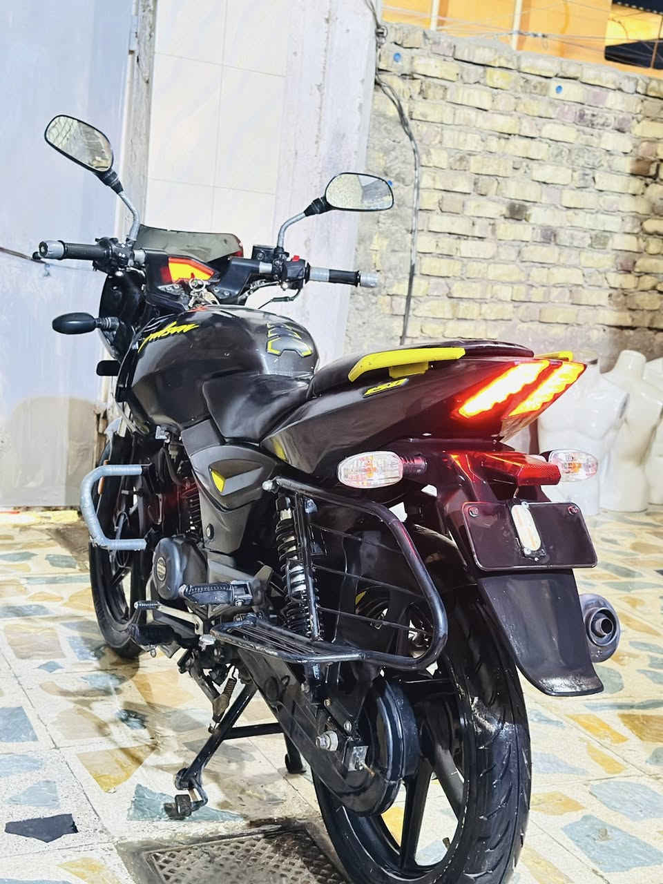 السلام عليكم   دراجه بولسر 150 موديل 2021 اوراق كامله مكمله  دراجه احلى من الصوره برغي ممفتوح بيها   شرط شلعه ومعدل 
   ....(مكاني شطره) ...     سعرها مليون و150 
اتصال او واتساب ***********
