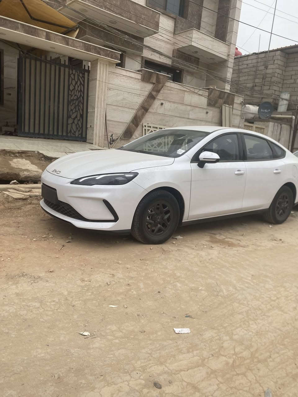 ✅ المواصفات : 
السعر: ١٨.٨٠٠ مليون  بدون رقم 
   
🔹 الاسم: بي واي دي سيل 5

🔹 الموديل: 2025
🔹 الحالة: زيرو – لم تُستخدم 

• أداء عملي مناسب للاستخدام اليومي
• صرفية وقود اقتصادية
• ناقل حركة أوتوماتيك
• نظام دفع أمامي
• قيادة ناعمة وثابتة داخل المدينة والسفر
• وسائد هوائية أمامية
• نظام ABS مانع انغلاق المكابح
• نظام الثبات الإلكتروني ESP
• نظام مانع الانزلاق TCS
• توزيع قوة الفرامل EBD
• حساسات خلفية
• كاميرا خلفية
• نظام مراقبة ضغط الإطارات TPMS
• مقاعد مريحة بتصميم أنيق
• ستيرنغ مالتي فانكشن
• مثبت سرعة
• شاشة وسطية تعمل باللمس
• شاشة عدادات رقمية
• تكييف أوتوماتيك
• لون أسود أنيق
• أضوية أمامية LED
• أضوية خلفية LED
• مرايات جانبية كهرباء مع إشارات
• جنوط ألمنيوم قياس 17
• تصميم انسيابي عصري
. تدعم نضام NFC
للاستفسار
***********
✅ المواصفات : 
السعر: ١٨.٨٠٠ مليون  بدون رقم 
   
🔹 الاسم: بي واي دي سيل 5

🔹 الموديل: 2025
🔹 الحالة: زيرو – لم تُستخدم 

• أداء عملي مناسب للاستخدام اليومي
• صرفية وقود اقتصادية
• ناقل حركة أوتوماتيك
• نظام دفع أمامي
• قيادة ناعمة وثابتة داخل المدينة والسفر
• وسائد هوائية أمامية
• نظام ABS مانع انغلاق المكابح
• نظام الثبات الإلكتروني ESP
• نظام مانع الانزلاق TCS
• توزيع قوة الفرامل EBD
• حساسات خلفية
• كاميرا خلفية
• نظام مراقبة ضغط الإطارات TPMS
• مقاعد مريحة بتصميم أنيق
• ستيرنغ مالتي فانكشن
• مثبت سرعة
• شاشة وسطية تعمل باللمس
• شاشة عدادات رقمية
• تكييف أوتوماتيك
• لون أسود أنيق
• أضوية أمامية LED
• أضوية خلفية LED
• مرايات جانبية كهرباء مع إشارات
• جنوط ألمنيوم قياس 17
• تصميم انسيابي عصري
. تدعم نضام NFC
للاستفسار
***********
