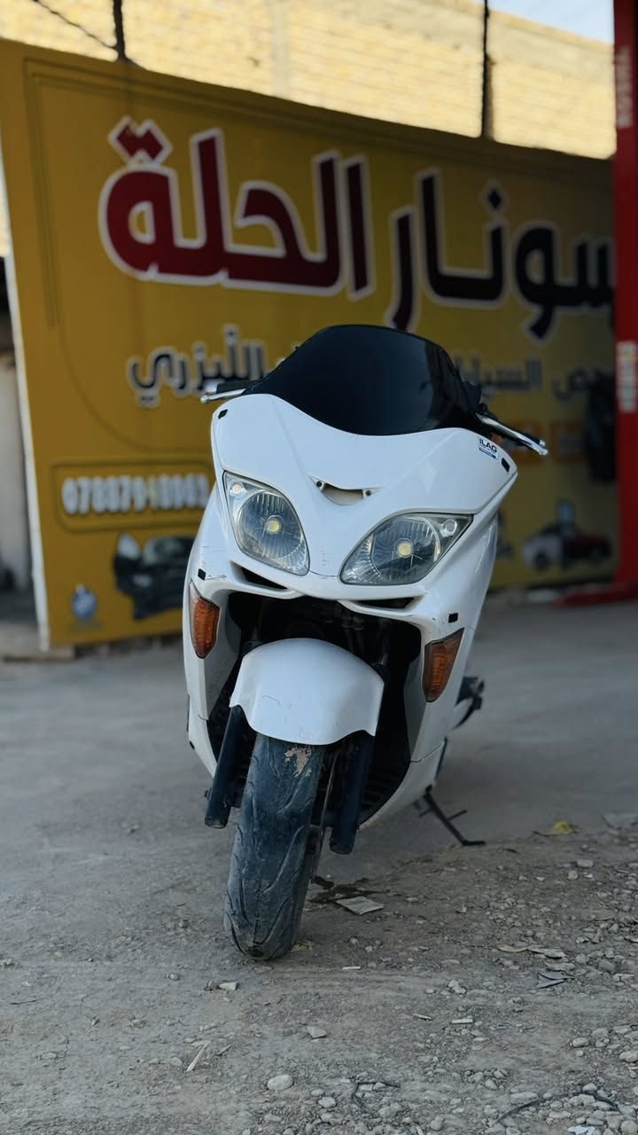 فورزا 08 عميه للبيع 
 محرك 250cc
شويه عوزها نقوصات بالشكل كفرها زين 
محركها شويه تعبان بي رنگات
بيها بخار 
وفيت بم تعبان فقط كل نقص مابيها بعد 
تخم تاير جديد 
كلتشات امامي خلفي  وقايش جديد وكاله مو تجاري 
خوذه دوت وياها 
عالي ثلجي شادين زنون ليزري 
تجوه حديد مال راكب
سواداتها فحم عوزهن تنضيف بس 
الدراجه اوراق بس اوراقها شويه منتهيات بسبب واگع عليهن عطر
الدراجه ما بيها اي نقص تشوف بعينك يلا تاخذ فقط الي ذكرتهن هاي نقوصاتها ولا هيه دراجه خير من الله رون ١ ونص معدلها ١٢٠ بس شويه محركها تعبان جاي ادك ١٠٠ وبافضل حالاتها ادك ١٢٠ احتمال بسبب المحرك او الفيت بم اذا عالجتهن اضمنلك ادك حتى ١٤٠ 
.
.
.
السعر :مليون 
*********** للتواصل والاستفسار على هذا الرقم متواجد
