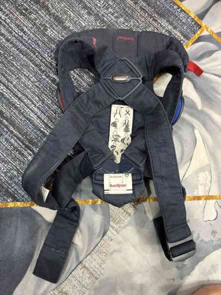 كريكوت نضيف كلشش اخو الجديد يصير كرسي وهزاز وموسيقى ووياه ناموسيه مالته ودوشك سعر 45 الف
كله ناموسية هرمية تول مال جربايه كامله هيه وستاندها 15 الف
معقمه ممات بالبخار تاخذ 6 ممات نظيفه كلش 20 الف 
حمالة طفل اصلي امريكي ماركة 5 الف
مكاني طويريج كربلاء وعندي خدمة توصيل
***********
