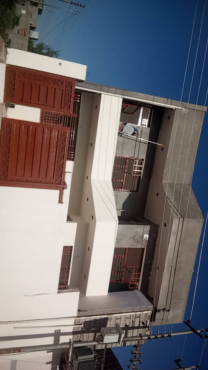 سلام عليكم صباغ متفرغ للعمل يوميه او قطعي وذا اكو خلفه اطلع ويا بيوميه هم عادي كون شغل مستمر مكاني ديالى وهاذ نموذج من عملي حته لو عامل اشتغل عادي شغل درجه اولى سلمني بيت واختملك تستلم جاهز 
وافق ادمن رحمه ع اهلك 🩷
متواجد خاص واتساب ***********
