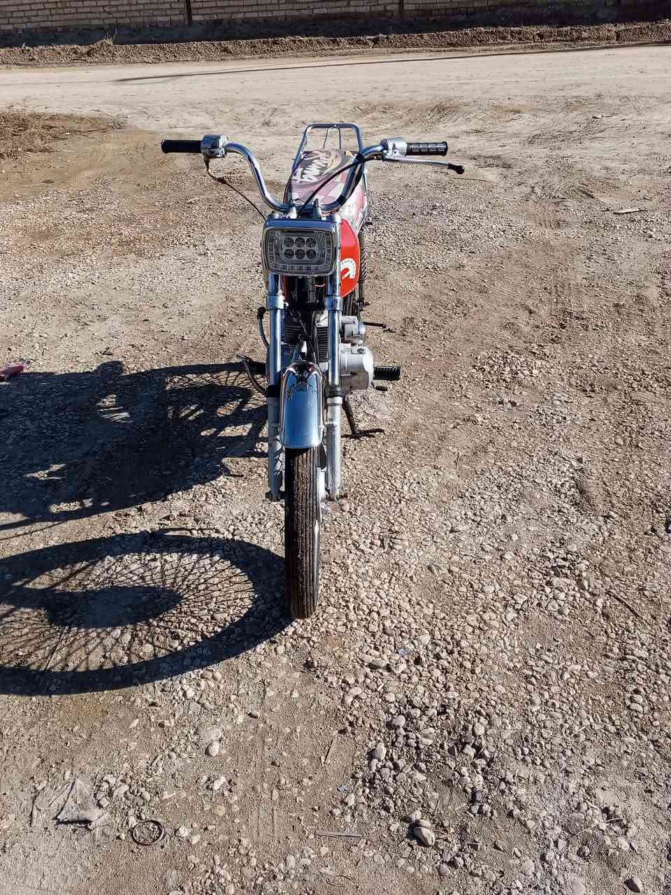 سلام عليكم دراجه للبيع كلك السعر ب300وبيها مجال بس الشراي يخابر ***********
