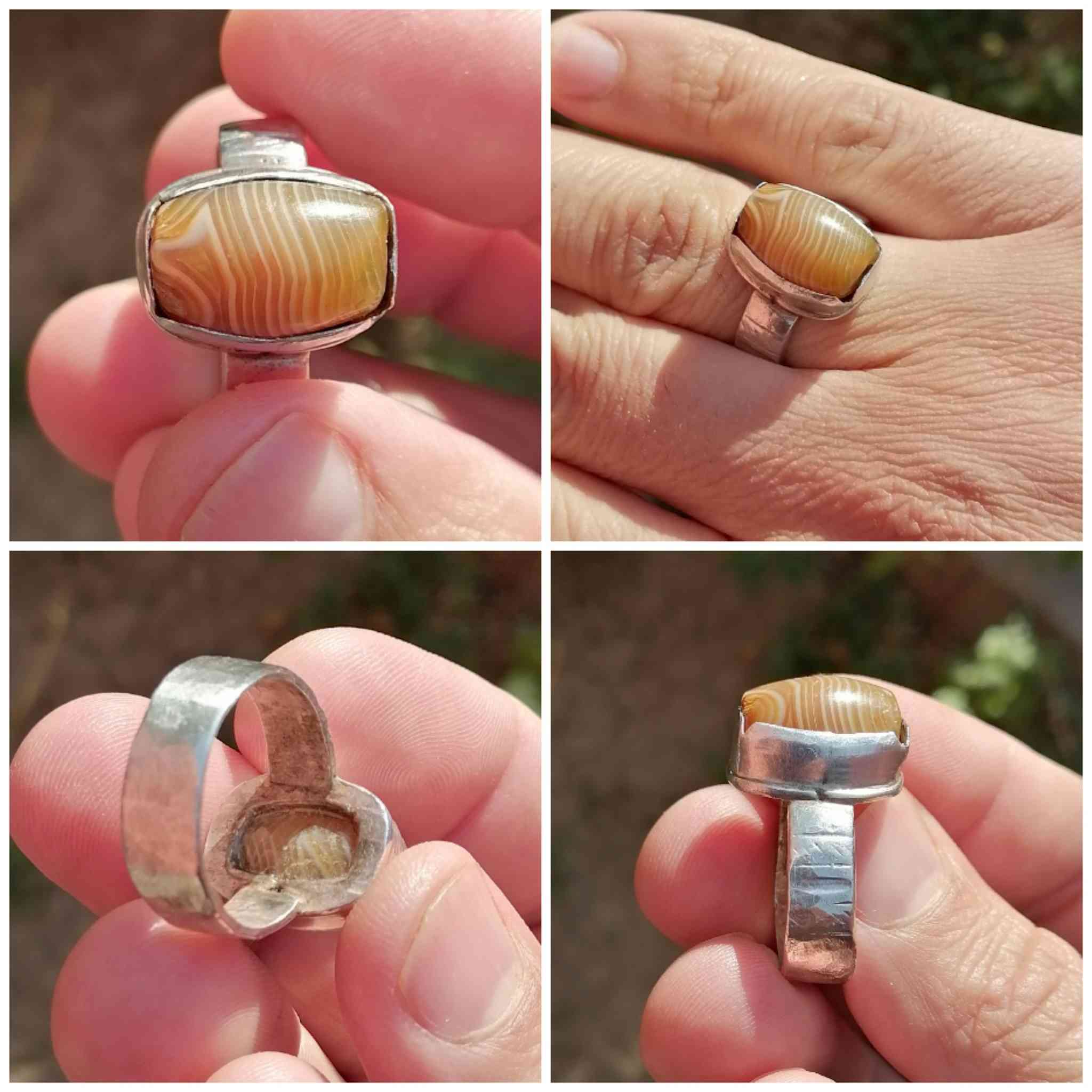 فوائد الجزع اليماني 
قال الامام علي ع كان في يد رسول الله ص خاتم من الجزع اليماني فاعطاه لي وقال ياعلي تختم بالجزع اليماني فانه يطرد مردة الجن والشياطين اما علمت ياعلي ان الصلاة في الجزع عن سبعون صلاة 
هذه الجوهرة  مفيدة في التأريض وتحقيق التوازن ، كما أنها تعمل أيضًا بشكل جيد كحجر واقي. في حين أن الارتباطات بهذا الحجر قد تغيرت بمرور الوقت ، إلا أن معناه يظل كما هو. الجزع هو الحجر الذي يقدم لحامله اهتزازات قوية للغاية من الحماية وقوة الإرادة والتركيز والقوة. ماهي فوائد حجر الجزع اليماني؟
الـجــزع.. وهو نوع من أنواع العقيق إلا أنه أقوى أنواعه روحانيا فمن يحمله ويعمل له السحر بكثرة فهذا الحجر يرد السحر على الساحر وهذا الحجر يرد كيد مردة الشياطين وفيه روايات واحاديث عن رسول الله ص كثيره والفائدة من الله سبحانه وتعالى هذه الاحجار اسباب ومسببات اخوتي الطيبين


**إذا كنت صاحب هذا الإعلان وتريد حذفه لأي سبب، رجاءا أرسل رسالة إلى الدعم الفني**