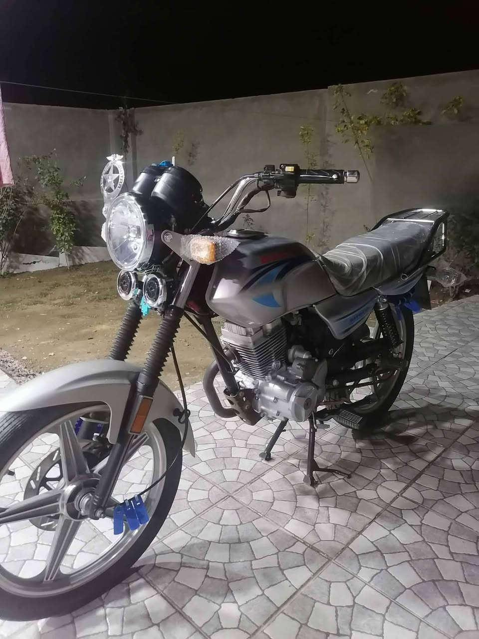 السلام عليكم دايون عضم للبيع 23.    اوراق اصوليي السعر خاص   ***********
