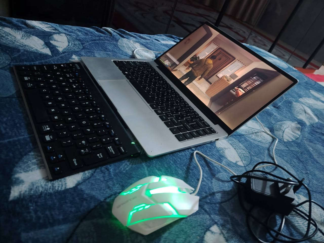 تعديل على المنشور سابق مره خصت الدمن المحترم
الابتوب بي كم دكمه يحتاجلها تنضيف من داخل لان ديشكلن كم وحده
ويها موس وكيبورد اضافي وشاحنه
يحتاجلها شويه تؤتيب لان متروكه
وسعر نزلته هسه 100 قفلها مواصفات حلو
وتسوه عندي توصيل لي مكانه بعيد


**إذا كنت صاحب هذا الإعلان وتريد حذفه لأي سبب، رجاءا أرسل رسالة إلى الدعم الفني**