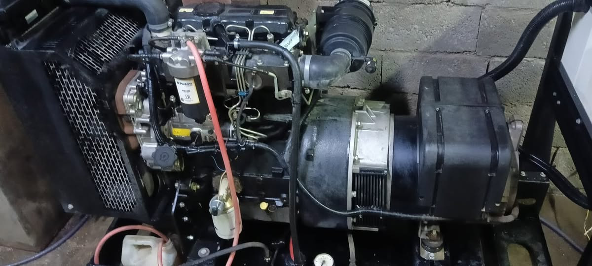 مولد پيركنز اصلي 32kva اي برغب ممفتوح بيها  شغلها  جيد جداً لا تبخير ولا تنقيص ولا اي ليك مشتغله 5000 ساعه بس مكاني بغداد جاهزه للتشغيل  والحمل  ***********
