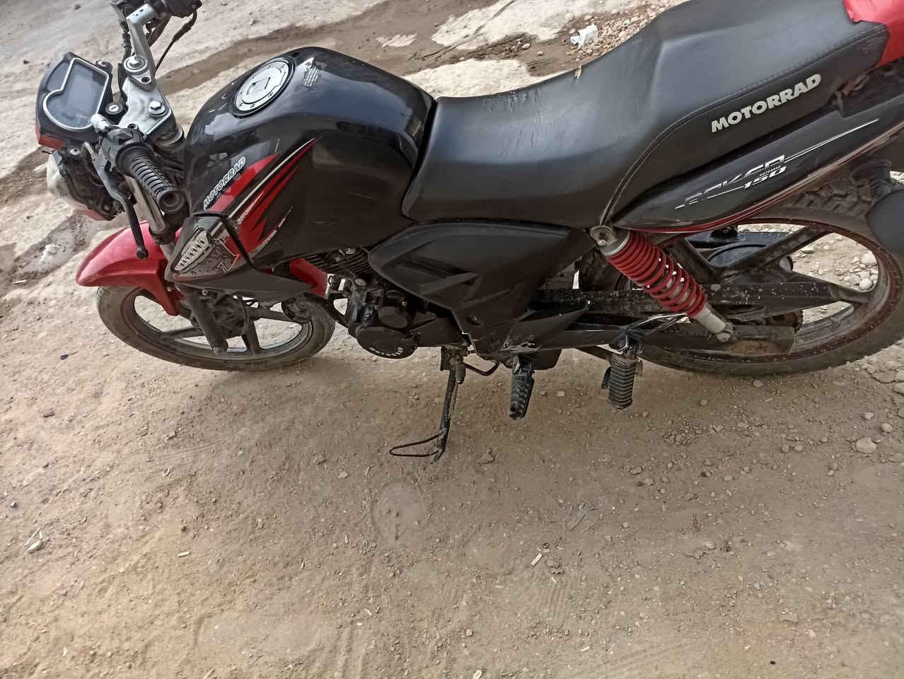 السلام عليكم دراجه موتوريد RED موديل 2023  محرك 200cc اوراق اصولي متفوع كمركه +وصل معرض محرك مكفول من كلشي لا مفتوح ولا يبخر دراجه نضيفه كلش دشبول الكتروني كلشي شغال بيه لايت زنون سعره جدا مناسب 750 متوازي عله بيعه خواته فوك المليون و ربع عنواني بابل المركز اتصل او واتس *********** واتس 
*********** واتس او اتصال
