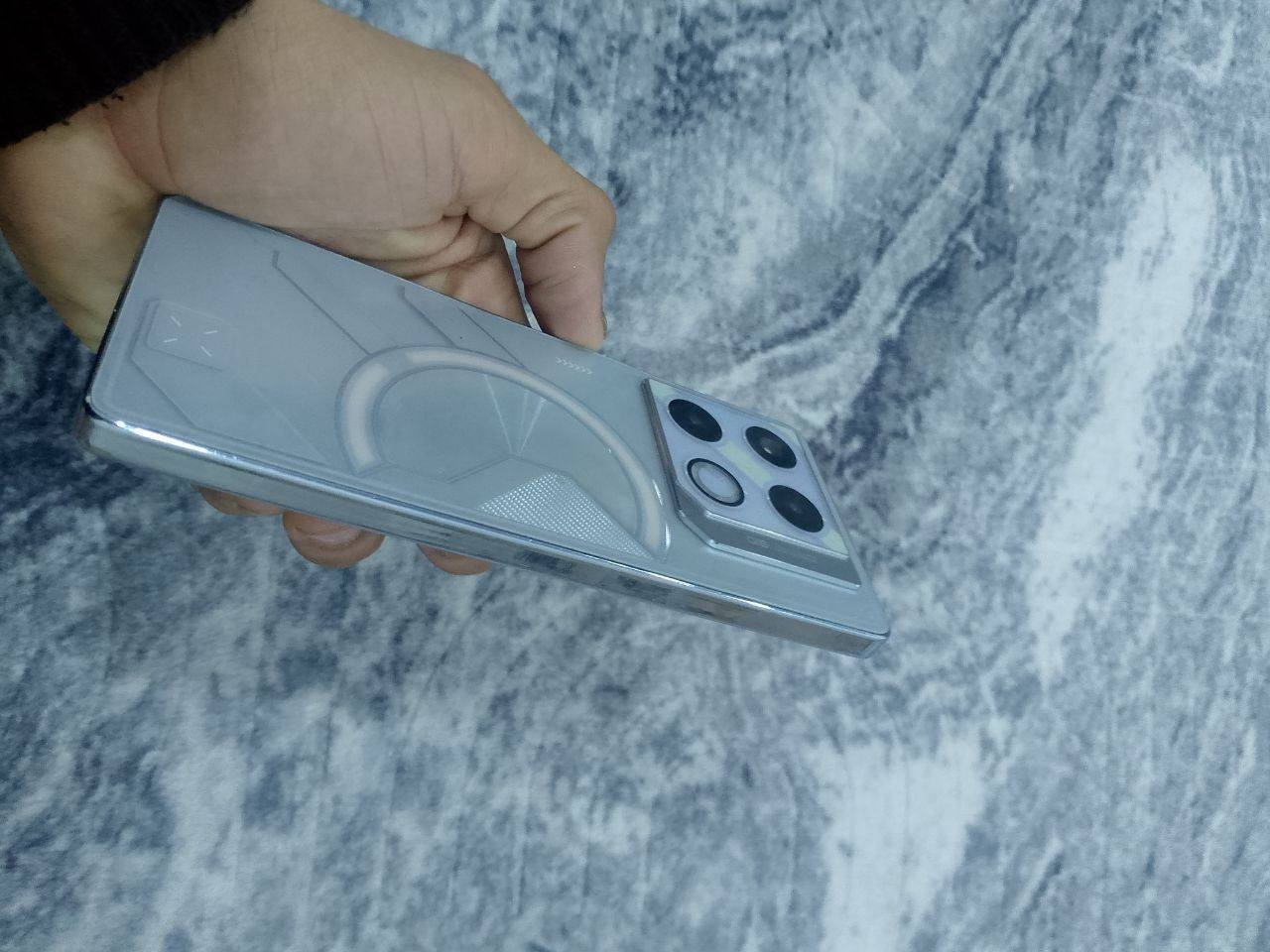 جيتي 20ابرو بعده نضيف وجديد
ذاكره256 
رام 24
بوبجي120
شاشه 144هرتز 
كامرات 108 m
الجهاز شرط النضافه 
مراوس ايفون 
سعر 220
***********
