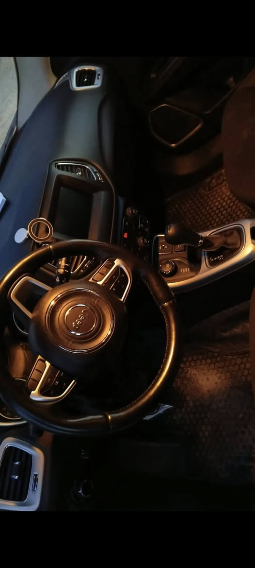 🔥للبيع أو المراوس حسب القناعة 🔥

🚙 جيب كومباس (Jeep Compass)
📅 موديل 2020
🇺🇸 وارد أمريكي
السعر 140 او بيهه مجال 

✅ مكينة ممتازة
✅ كير ممتاز
✅ تخم تايرات جديد
✅ حدادية جديدة
✅ سيارة كاملة ومن دون أي نواقص

🔹 الملاحظة: الضرر في الجاملغ الأمامي جهة الراكب فقط.

السيارة استخدام شخصي  والفحص بأي مكان يرغب به المشتري.

📞 للاستفسار والتواصل:
***********
