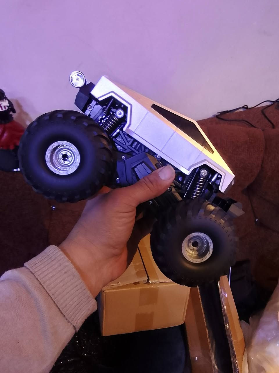 سيارة تسلا اخوان مااعرف بيه ثكيلة 25 الف مع توصيل


**إذا كنت صاحب هذا الإعلان وتريد حذفه لأي سبب، رجاءا أرسل رسالة إلى الدعم الفني**