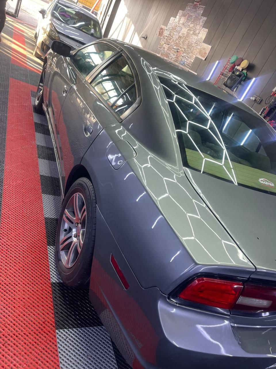 جارجر ١١ جاملغ وبنيد وبيها رشات صبغ جماليه السياره
 جاهزهه من جميع النواحي الف ماتصرف عليها 
***********
