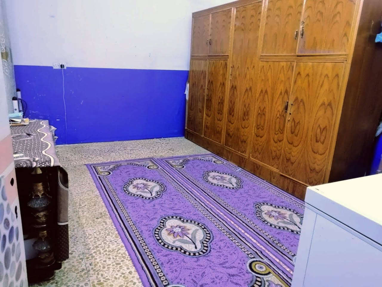 للبيع بيت مساحة وموقع 
موقعه على شارع الغربي قرب شارع حسين كابريتر 
البيت طابق اول كراج استقبال هول غرفه نوم مطبخ منور حمام داخلي وخراجي طابق ثاني صاله كبيرة غرفه حمام سطحين 
الواجهة 7 ونص النزال 13ونص كما موضح لكم في الصور مراجعة شركة الجبل للمقاولات العامة بيع وشراء القطع الاراضي والبيوت في بغداد  للاستفسار ***********
