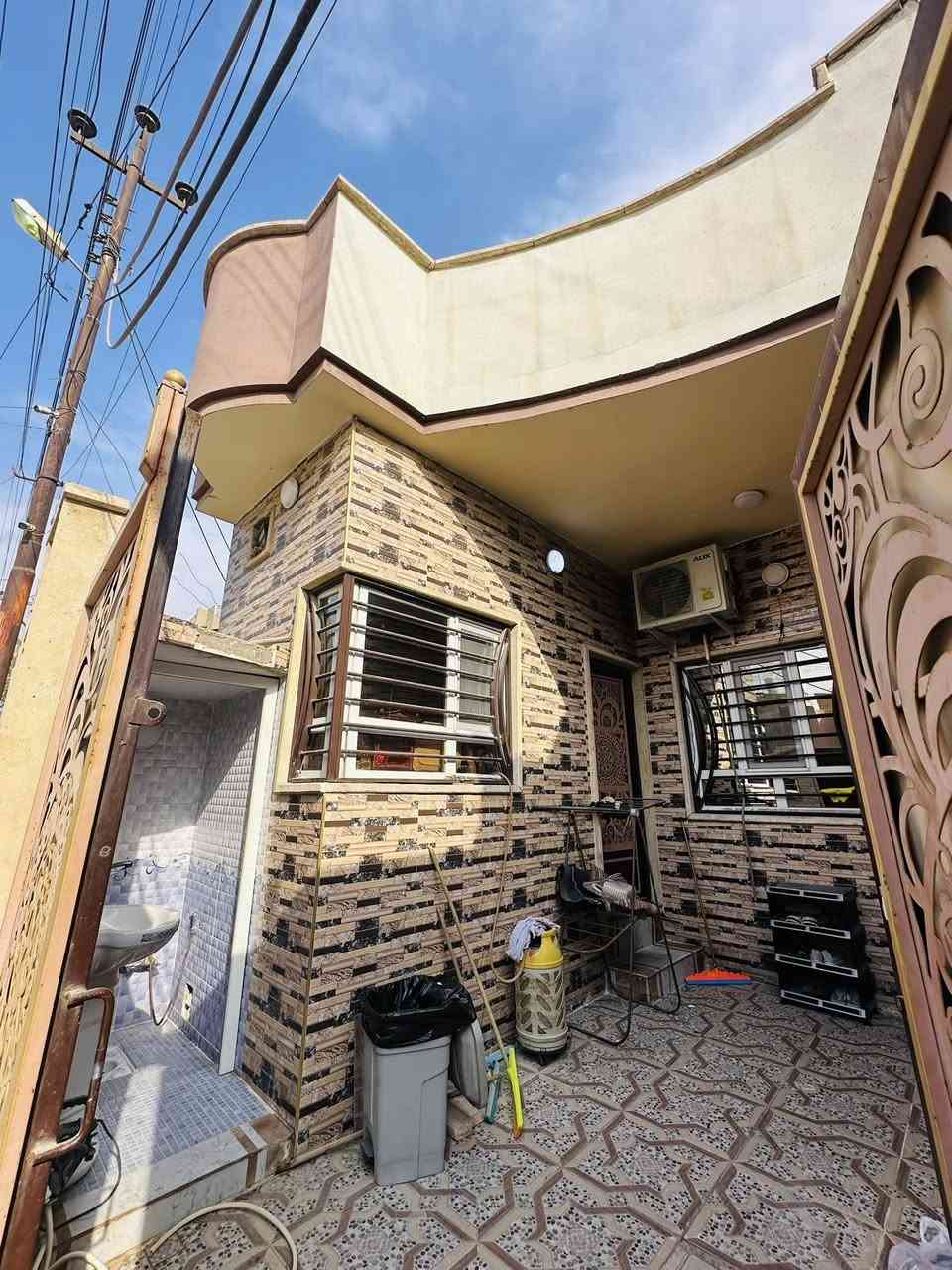 دار للبيع 🏠 
في حي الميثاق الثانيه 
قرب مسجد القادر 🕌 
قريب من الشارع العام
مساحة 100 متر 
واجها 5 عمق 20 
بناء حديث وخارطه مرتبه
طابق ونص يحتوي على غرفتين نوم وهول عدد 2  واستقبال وصحيات وكراج وسطح ناصي وسطح عالي
سند طابو الزهور 📝 
تحويل مباشر 

✨ فرصة مميزة للتملك الفوري
للاستفسار اكثر مراجعة مكتب التطوير للعقار سايدين الميثاق مقابل مطعم رائدر بدر وقرب جامع لا إله إلا الله 
اوالاتصال على الارقام التالية🔸🔹  

 *********** واتساب + فايبر
‏*********** واتس + فايبر 
*********** واتس + فايبر
 *********** واتس + فايبر

1️⃣ يوجد بيوت  للبيع  سكني تجاري🏭
2️⃣ يوجد اراضي للبيع سكني زراعي🏡
3️⃣ يوجد تعقيب تحويل ملك عقار📋
4️⃣ يوجد  كادر مساحين اراضي📐
5️⃣يوجد كادر بناء بيوت 🧱
6️⃣ يوجد كادر تفليش بيوت 🏗
🔹 نستقبل كافه العروض التجاريه والسكنيه 
🔹وعروض الايجارات على مدار 24 ساعه
