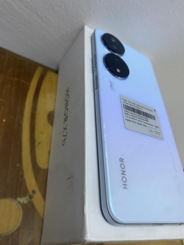 السلام عليكم
HONORX7b

ذاكره 256

ملحقاته كامله 

تلفون جدآ نضيف مال بيت 

لا مفتوح ولا شي بعده بل كارتون 

شاصي وضهر وشاشه جدآ نضيفات

سعر 200 مكاني بغداد رقم تلفون ***********
