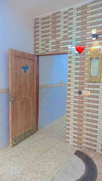 للبيع بيت تجاوز مساحه ه٧ مشمول بتمليك عنوان بغداد كمالية شارع البداله عرض اشارع ١٥ متر +شوارع المنطقه كلهه تبليط يحتوي استقبال صاله + مطبخ حار غرفت نوم ارضيه اطابق اثاني يحتوي علا صاله وغرفت نوم  بيت جاهز بناء جديد كل نقص مابي كهربائيات البيت فول أتري فيز خطين مي صحياته حمام داخلي وتواليت خارجي اطابق الرضي صب وطابق اثاني سندويش  اطابق الرضي كاشي موزئيك  اطابق اثاني بورسلين اسعر ٤٠ وبي مجال  ***********
