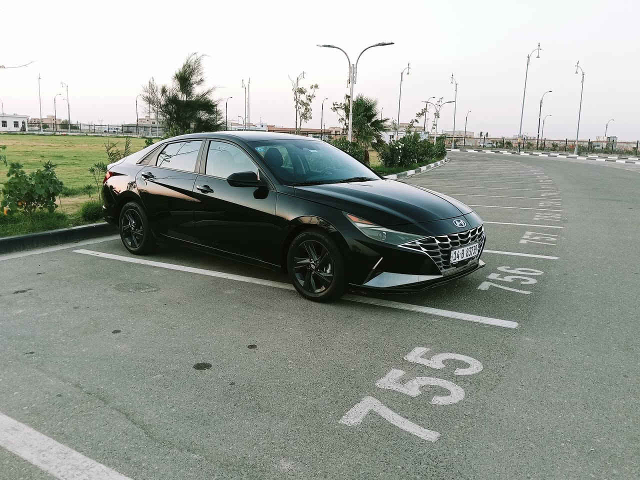 🚗 Hyundai Elantra 2023 للبيع لنترا (وارد أمريكي)
🔹 اللون: أسود
🔹 محرك: 2000 
✨ المواصفات:
تشغيل عن بعد
حساس خلفي
توقف ذاتي 
نقطه عمياء
رادار امامي 
تحديد مسار
 تحكم ستيرن 
تشغيل بصمه

🔧 الحالة:
▪️ ضربة خفيفة جاملك أيمن فقط
▪️ حافت البنيد معدل بشكل بسيط
▪️ صور الحادث متوفرة
***********
