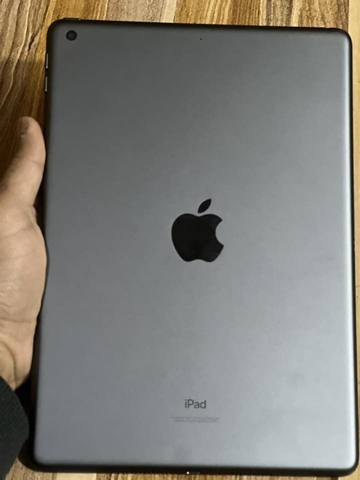 السلام عليكم  ايباد 9 للبيع ذاكره 64كيكا 89بطاريه ما يصرف شحن قطاره بوبجي يشغل 60فريم عاليه الدقه شرط تاخذو تدعيلي سعرو 225الف وبي مجال قليل واتس ***********
