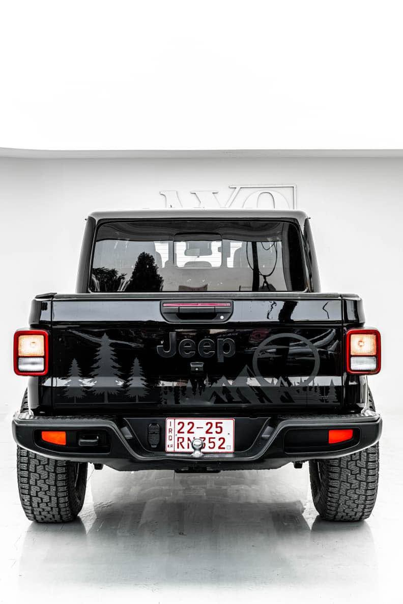 Jeep Gladiator 2024 Texas Treail
جيب گلادياتور ٢٠٢٤
 مواصفات Texas Treail (مقاعد جلد كهربائية تدفئة)

مكينة ٦سلندر حجم ٣.٦لتر تنفس طبيعي
ماشية ٢٧،٠٠٠ ميل و بحالة ممتازة 

بيها فقط البوند صبغ بدون دواخل و ايرباكات نهائياً
رقم كاتي السيارة تترقم شمالي و اكيد شرط الترقيم

سعر السيارة 28,800$ دفترين و ثمانية و ثمانين ورقة و بيها مجال للطيبين

سيارة موجودة ب دهوك ل اي استفسار اتصلو علي الرقم
(***********) دهوك, العراق
