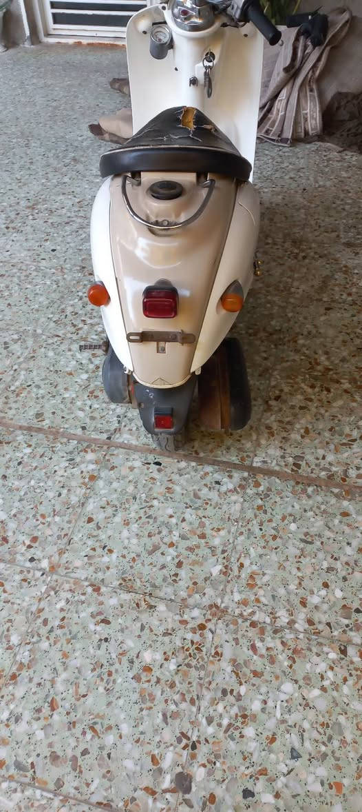 سلام عليكم دراجه 60 للبيع دراجه كامله مكمله كهربائيات كله شغاله دراجه نضيفه نقصه بس باتري 
السعر (300) وبيه مجال


**إذا كنت صاحب هذا الإعلان وتريد حذفه لأي سبب، رجاءا أرسل رسالة إلى الدعم الفني**