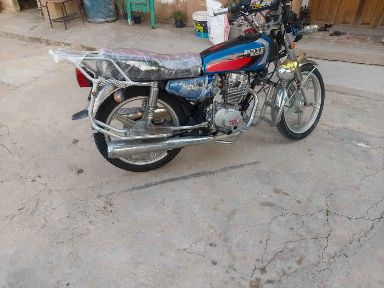 موطور جني للبيع موديل ١٧
موطور كامل مكمل مفتوح بس ولفات موطور 

تأخذه متذب عليه ربع شرط مكفول كفاله عامه 

كهربائيات جديده محرك شلعه ومعدل 

سعر ٣٥٠ وبي مجال حك جيتك 

الرقم ***********
مكاني قضاء الدور
