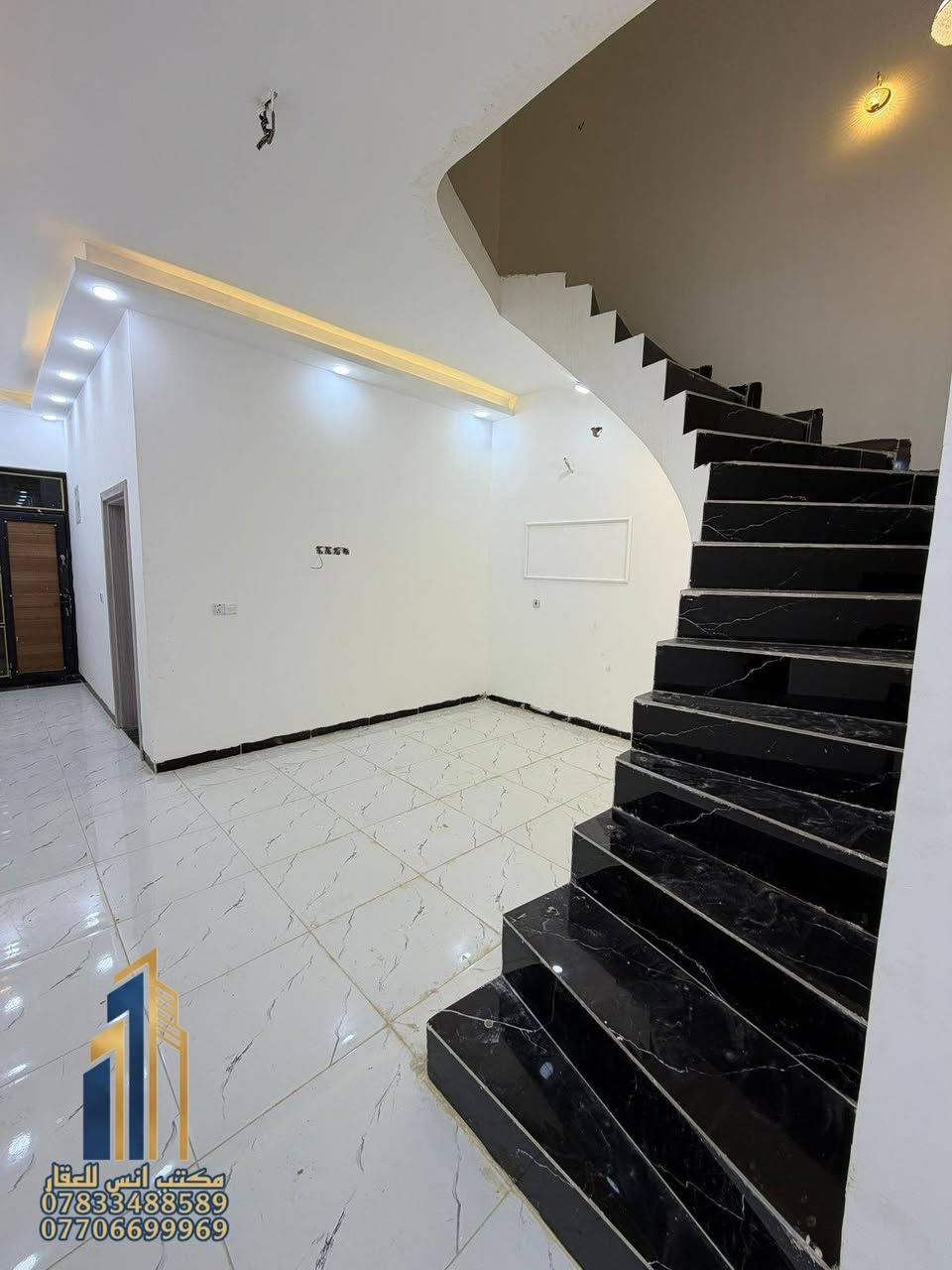 🏠 بيت للبيع في المربع الذهبي (الديوم) 🏠

​يعلن مكتب أنس للعقار عن عرض عقاري مميز وبسعر مناسب لعائلة تبحث عن الاستقلالية والراحة في أفضل مناطق تكريت.

​📌 تفاصيل العقار:
​📍 الموقع: تكريت - الديوم، المربع الذهبي (منطقة الـ 16).
​📐 المساحة: 100 متر مربع.
​📐 الأبعاد: الواجهة 5 أمتار × النزال 20 متراً.
​🏗️ التصميم الإنشائي: طابقين (بيت مستقل بالكامل، التفاصيل موضحة في الصور المرفقة).
​🛏️ التوزيع الداخلي للمنزل:
​3 غرف نوم واسعة.
​صالة عائلية مريحة.
​استقبال مخصص للضيوف.
​مجموعات صحية (حمامات) متكاملة.
​📞 للاستفسار والتواصل:
​لمعرفة السعر أو لترتيب موعد لمعاينة العقار على أرض الواقع، يرجى الاتصال بنا عبر الأرقام التالية:

📱 ***********
📱 ***********

​📍 موقع المكتب:
​مكتب أنس للعقار
عقارات الديوم - شارع 60، مقابل مجمع طيبة 2.
​ملاحظة: أهلاً وسهلاً بكم في مكتبنا طيلة أيام الأسبوع، ثقتكم هي هدفنا! 🌟
