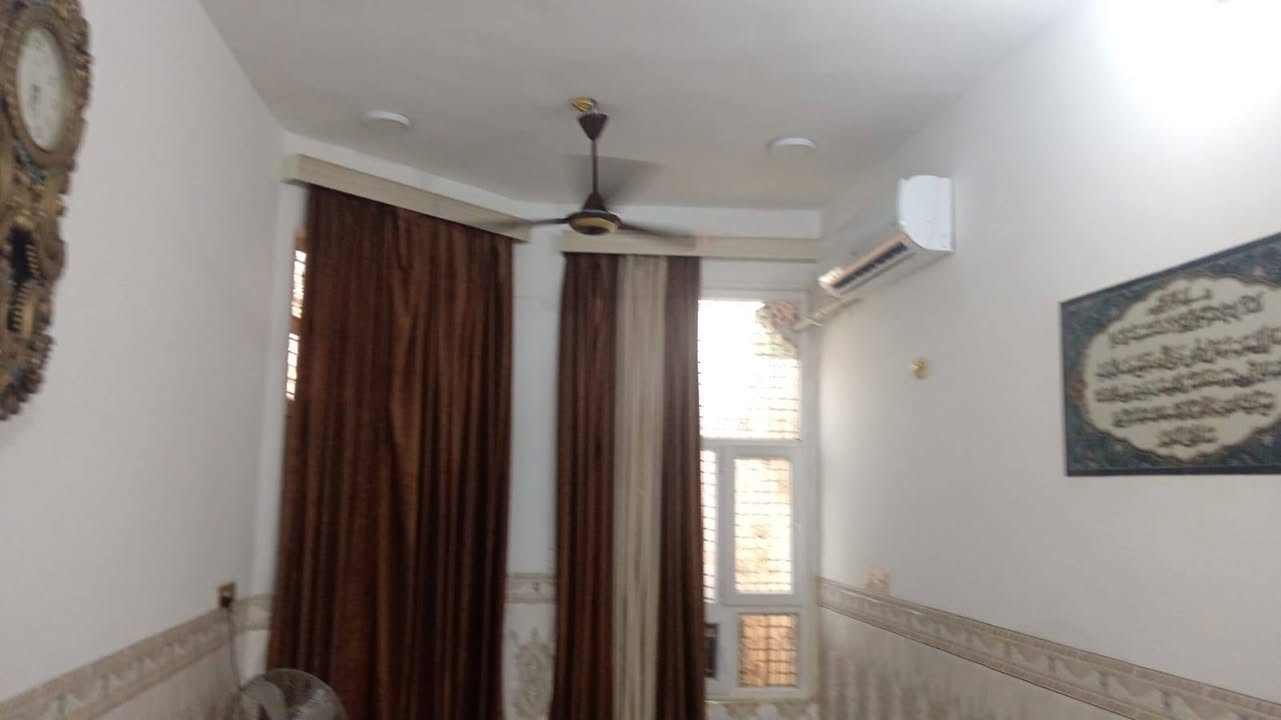 بيت للبيع مساحه ١٣٠متر بناء حديث درجه اولى طابقين في بلدروز كسيرات قرب مدرسة فاطر
عنوان المكتب حي العسكري مقابل المركز الصحي للاستفسار الاتصال على الرقم *********** ***********
