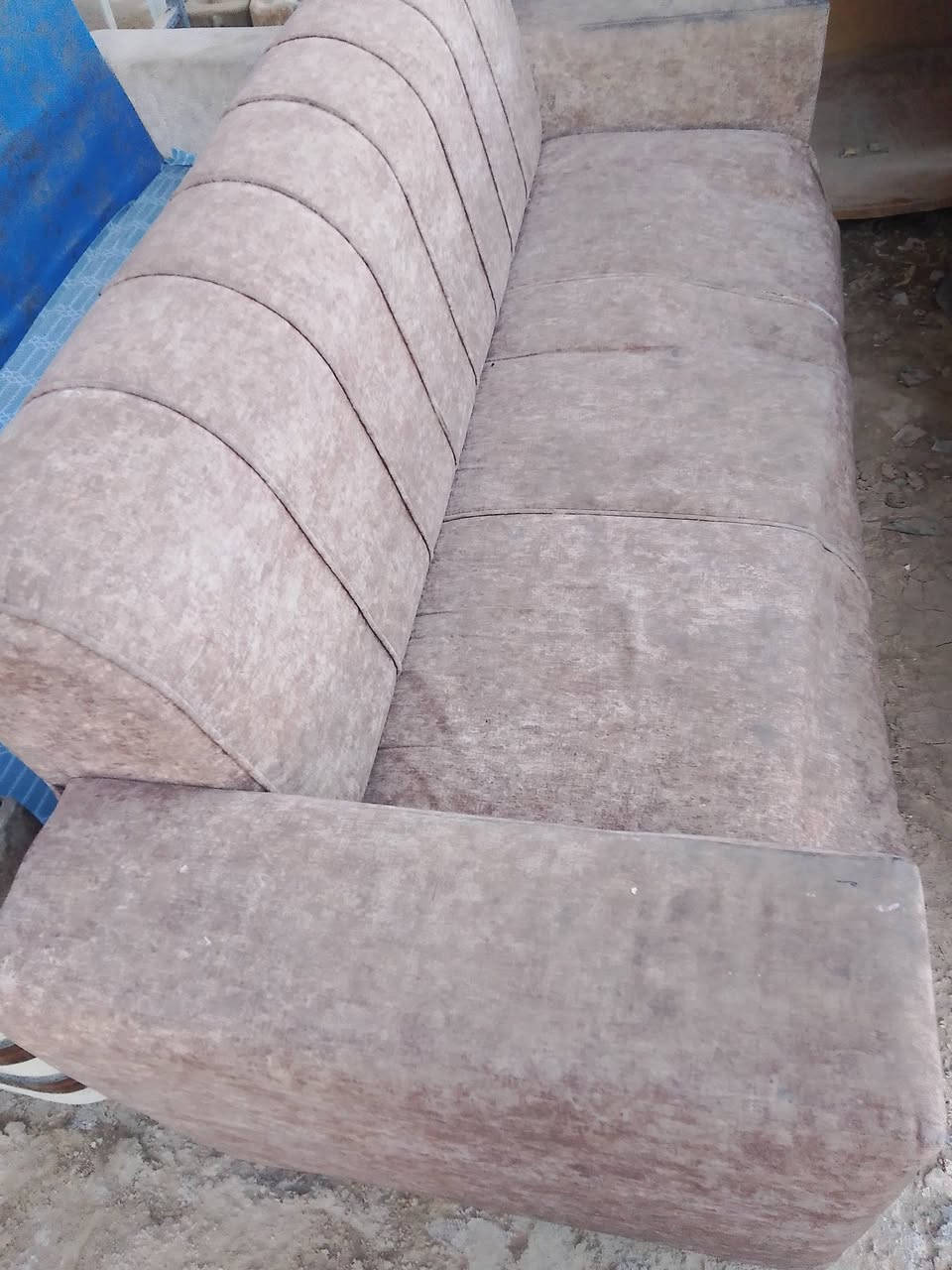 من رخصة الادمن 
تخم منوع 11مقعد ثلاث قنفات ثلاثيه وحده ثنائيه السعر 125الف بيه عيب بسيط جدا
حله شارع 60
***********
***********
