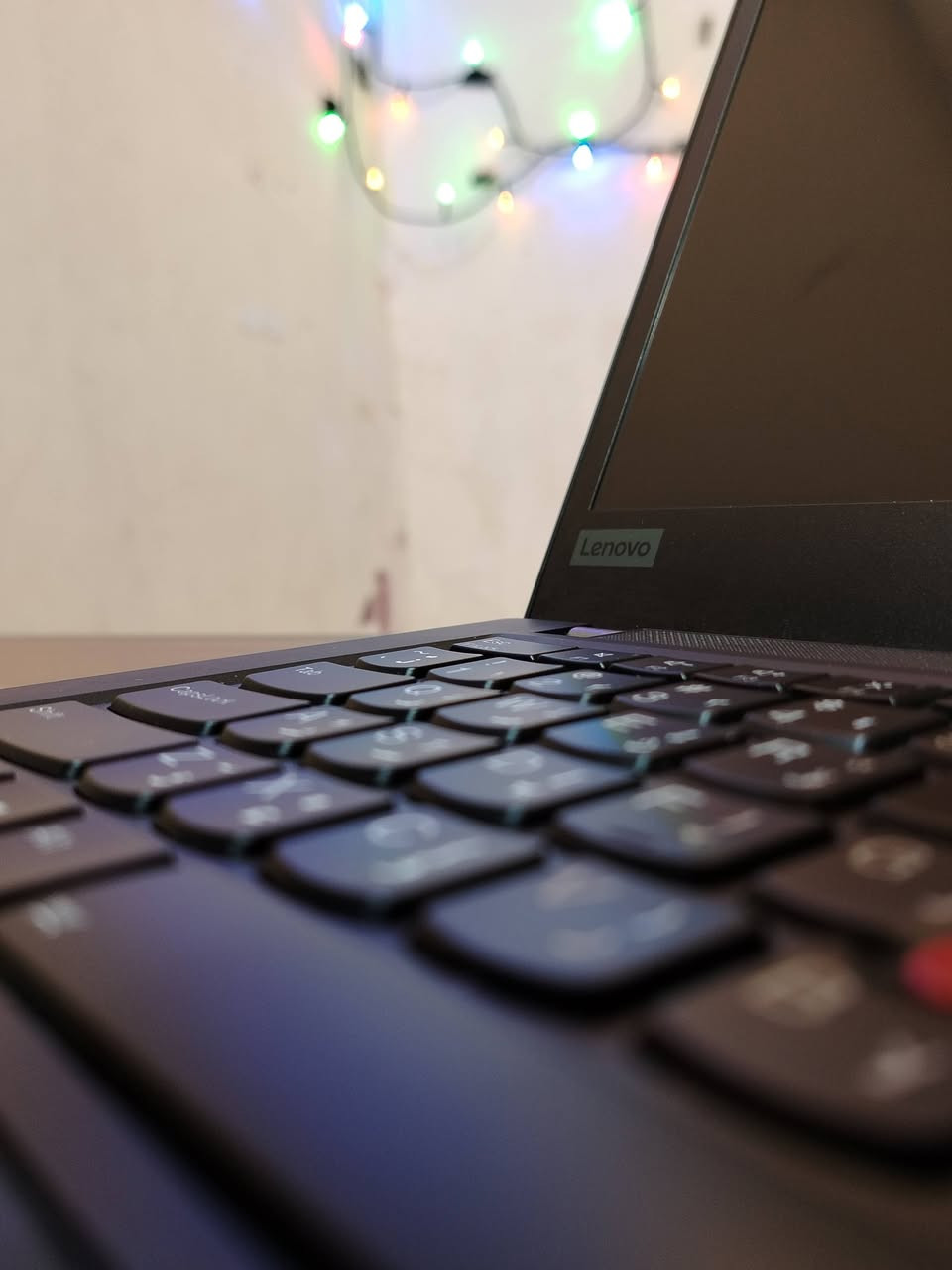 السلام عليكم لابتوب LENOVO جيل عاشر و رام 16 للبيع .
اللابتوب جدا نضيف وادائة قوي ومواصفاته جدا عالية يفيد الي عنده دراسة او العاب او تصميم او غيرها من الاستعمالات.
المواصفات :
المعالج intel cori 5
الجيل : العاشر
كرت الشاشة : intel UHD GRAPHICS 8GB
الرام :  16GB DDR4 
الذاكرة ( الهارد ) : SSD 256 GB M.2
الشاشة : حجم 14.3 دقتها و الالوان جدا واضحه وتشغل 4K وتكون ضد التوهج ips فدشي كلش راقي.

المميزات:
رام 16 مو 8 فدشي كلش مرتب
غالق كاميرا
اللابتوب جيل حديث ومناسب لاغلب الاستعمالات 
منصب عليه وندوز 11 برو مفعل مدى الحياة.
منصب عليه اوفس مفعل مدى الحياة .
كيبورد ميكانيكي عربي انكليزي ليزري.
كامرة امامية جدا واضحه .
سماعات ستيريو بجانب الى الكيبورد.
بطارية اللابتوب ليثيوم تطول وياك بالاستعمال المكثف اقل شي 4 ساعات
المنافذ :
منفذ التايب سي للشحن
منفذ التايب سي للبيانات
منفذ HDMI
منافذ USB ومنفذ Aux
وغيرهن بعد .

الملحقات :
ملحقاتها كله كاملة وجديدة غير مستخدمة لان ماصارلي فترة بسيطة جدا من اخذته..
شاحنة اللابتوب اصلية مختومة من شركة اللابتوب. 
جنطة اللابتوب ماركة اصلية وبعدهي جديدة مامستعمله ابدا.

اللابتوب كلش نضيف ومواصفاته قوية ومحترمه وتصميمه سوبر سلم ومرتب .
ومابي أي نقص كيبورد سماعات انترنت شاشة كامرة كله شغال وممتاز ومابي اي نقص من اي ناحية.

السعر : 325 الف وبي مجال قليل .
مكاني النجف 
واليريده توصيل هم موجود ان شاء الله

***********

(لابتوب لينوفو جيل حديث حسابة لابتوبات للبيع النجف بغداد الموصل البصرة)
