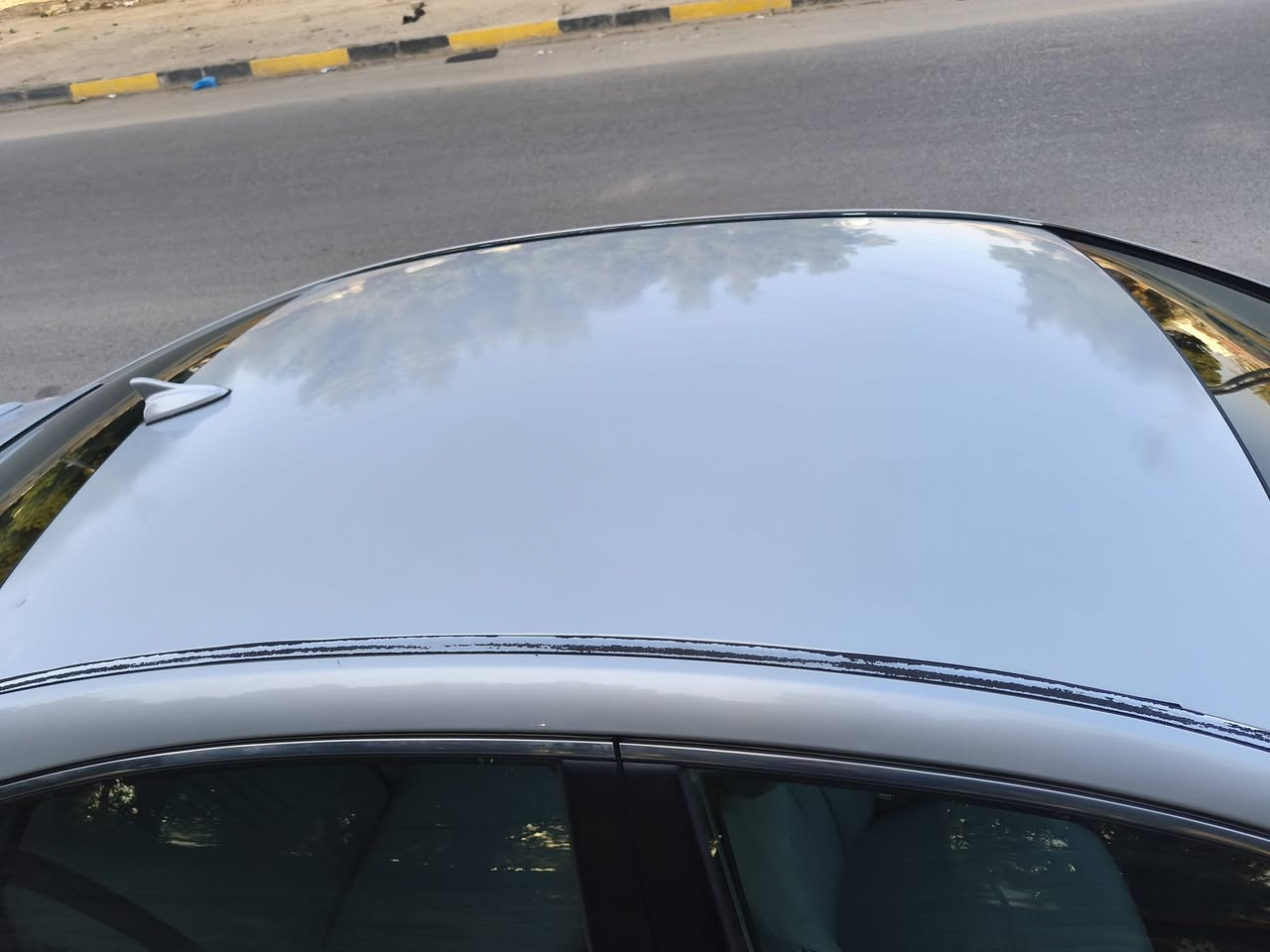 السلام عليكم سوناتا للبيع مديل 2015 
أمريكي محرك 2,400 GDI
بيها بنيد مبدل وجاملق الأيمن مصبوغ
وجان بيه گازكيت وسوينا السونار موجود بالصور 
سنويه جديده هزه جديده لل 28 دبلات صدر كله جديد السياره مرتبه وحلوه
السعر ( 112 ) وبيها جمال غليل
موقع السياره كربلاء 
رقم التلفون ***********
