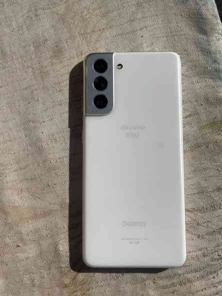 سمامسونك اس ٢١ نسخه يابانيه ب ٢٠٠الف رقم هاتف ***********
نظيف مابي اي شخط بس مشكله داخليه بلشاشه شون مموضح باخر صوره 
عنوان حي الجهاد تواصل خاص او على رقم
