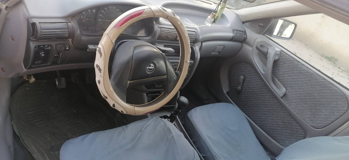 السلام عليكم للبيع اوبل استره موديل 93 محرك 1600 مكينه وكير جدد شرط حداديه جديده دواخل كلش جديد مكفوله من ضربه وصبغ شي بسيط كلش   كهربائيات كله شغاله  بيه فحته ويل كب بلادي السياره جديده وناعمه بشكل وجاهزه على آخر  حبايه السعر 35 مكان السياره نجف ***********غير متواجد علئ الفيس
