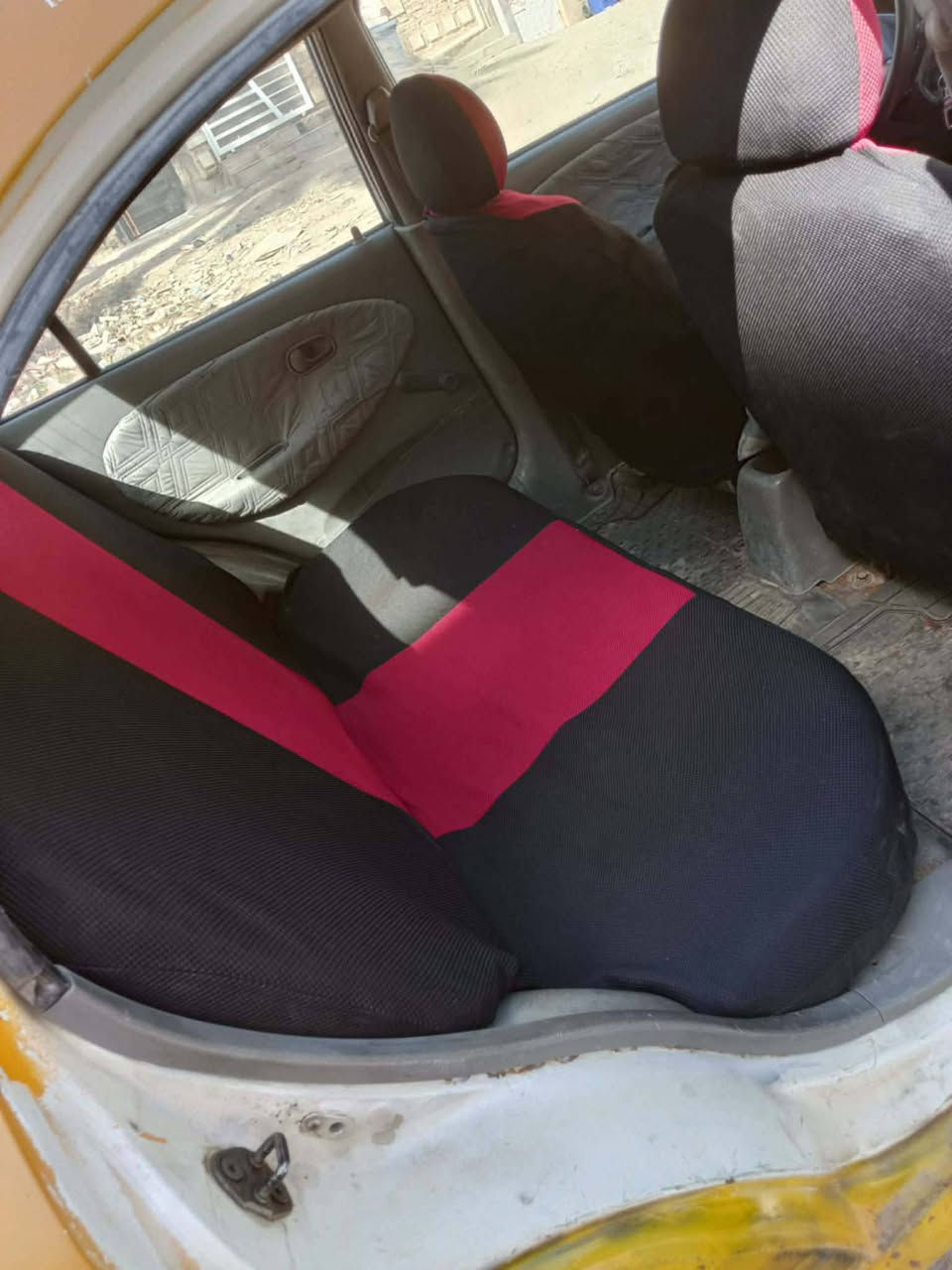 للبيع كيه ريوو ٢٠٠٣ وارد امريكي  غرامات صفر والهيءه ما اعرف شكد عليه سياره يرادله صبغ بس كشرته تعبانه فقط لا خياس ولا ضربه قويه تحويل ثاني يوم كير عادي  جديد باتري جديد مكينه دخن مفتوح مو مسكر  مكاني دوانيه سعره ١٩وبيه مجال واذا مراوس ترهم رقم ***********
